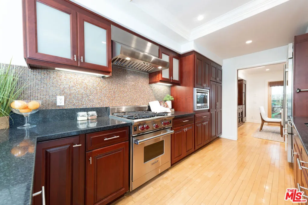 Beverly Hills, California 90212, United States, 3 Bedrooms Bedrooms, ,3 BathroomsBathrooms,Residential,Active,86746