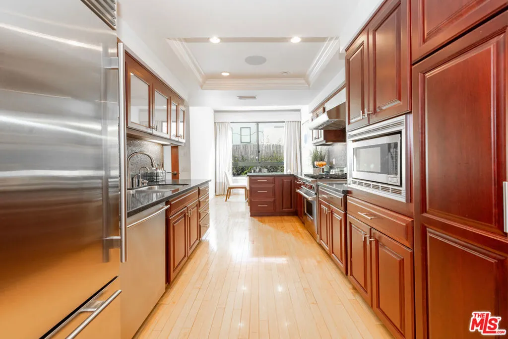 Beverly Hills, California 90212, United States, 3 Bedrooms Bedrooms, ,3 BathroomsBathrooms,Residential,Active,86746