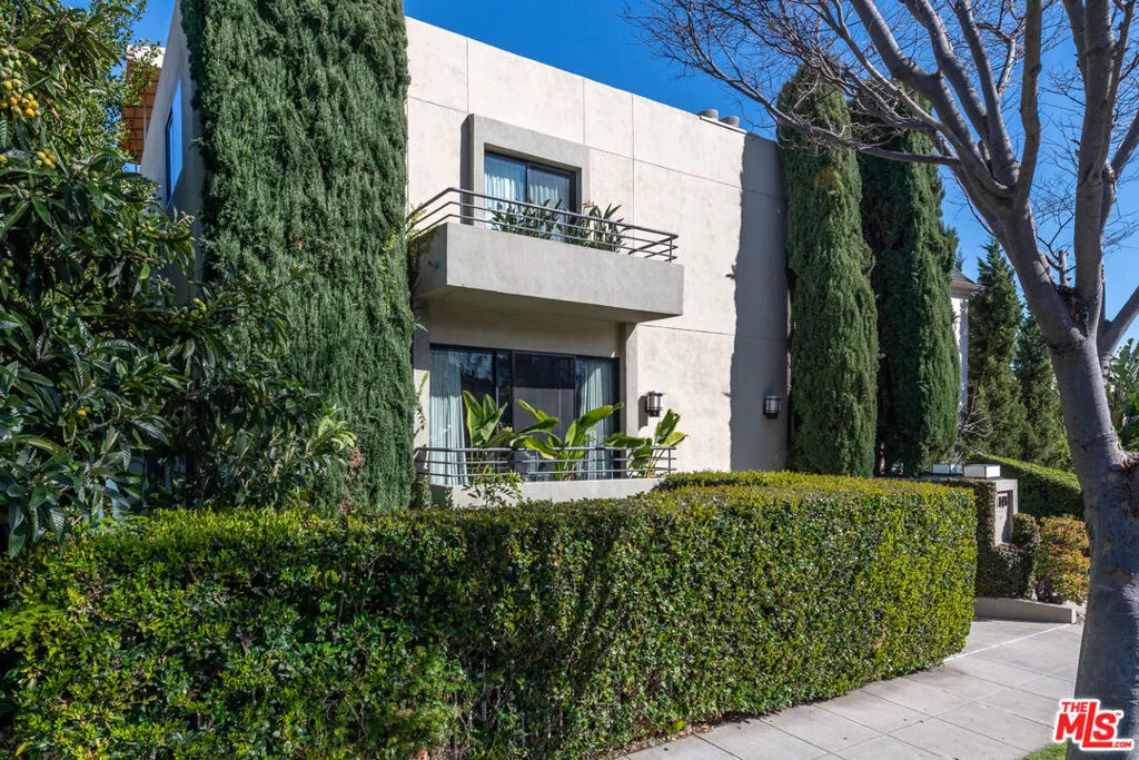 Beverly Hills, California 90212, United States, 3 Bedrooms Bedrooms, ,3 BathroomsBathrooms,Residential,Active,86746