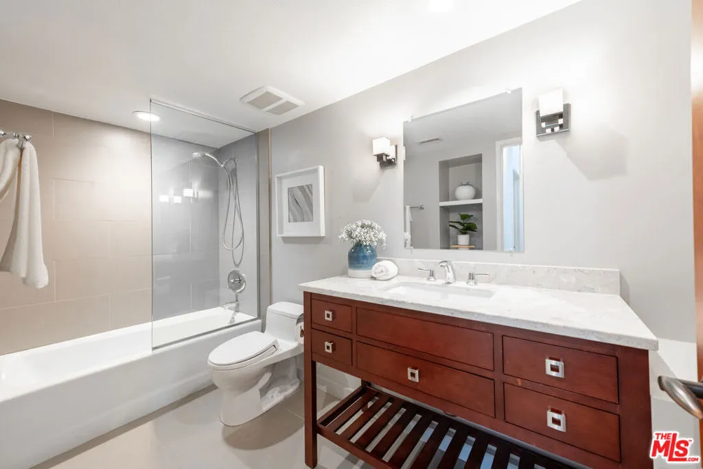 Beverly Hills, California 90212, United States, 3 Bedrooms Bedrooms, ,3 BathroomsBathrooms,Residential,Active,86746