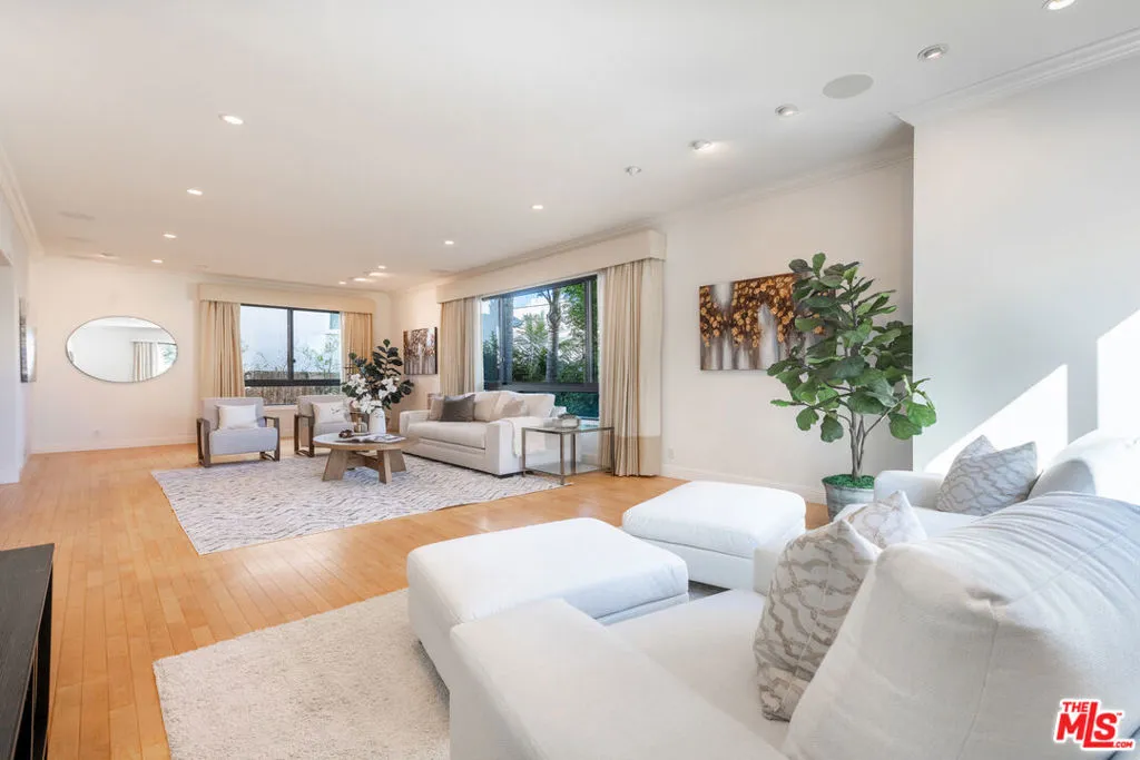 Beverly Hills, California 90212, United States, 3 Bedrooms Bedrooms, ,3 BathroomsBathrooms,Residential,Active,86746