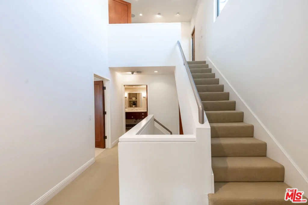 Beverly Hills, California 90212, United States, 3 Bedrooms Bedrooms, ,3 BathroomsBathrooms,Residential,Active,86746