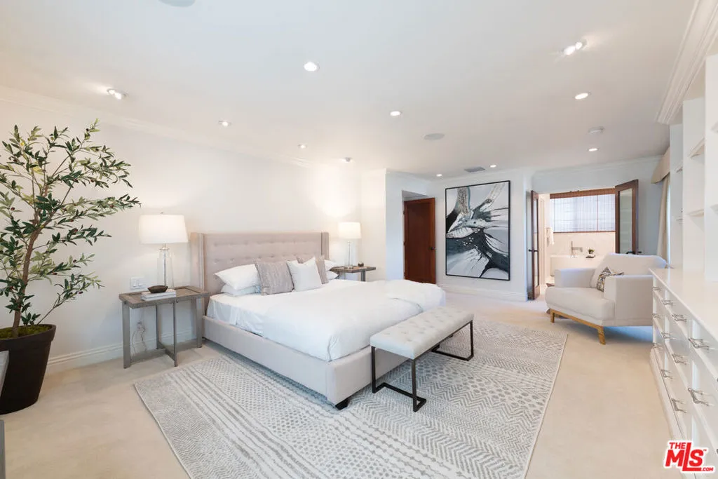 Beverly Hills, California 90212, United States, 3 Bedrooms Bedrooms, ,3 BathroomsBathrooms,Residential,Active,86746