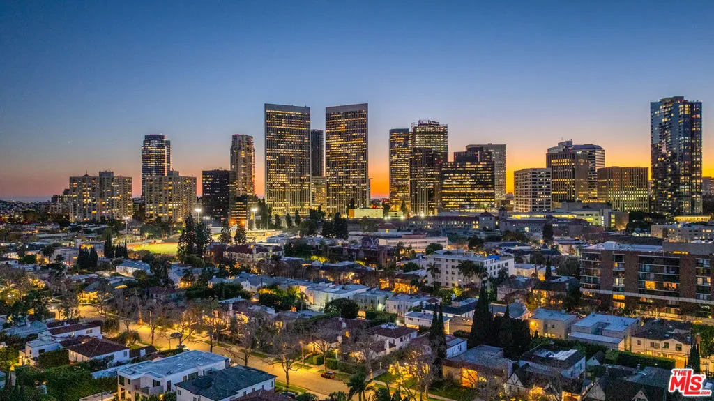 Beverly Hills, California 90212, United States, 3 Bedrooms Bedrooms, ,3 BathroomsBathrooms,Residential,Active,86746