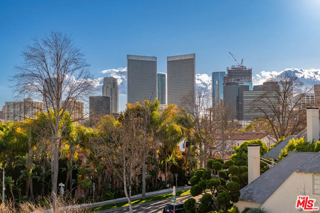 Beverly Hills, California 90212, United States, 3 Bedrooms Bedrooms, ,3 BathroomsBathrooms,Residential,Active,86746