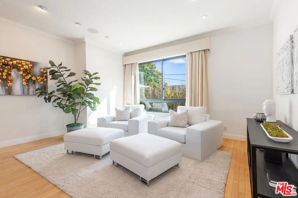 Beverly Hills, California 90212, United States, 3 Bedrooms Bedrooms, ,3 BathroomsBathrooms,Residential,Active,86746