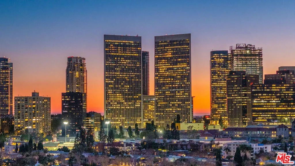 Beverly Hills, California 90212, United States, 3 Bedrooms Bedrooms, ,3 BathroomsBathrooms,Residential,Active,86746