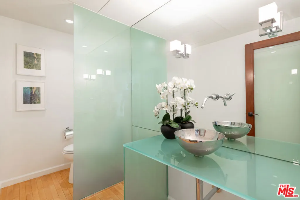 Beverly Hills, California 90212, United States, 3 Bedrooms Bedrooms, ,3 BathroomsBathrooms,Residential,Active,86746