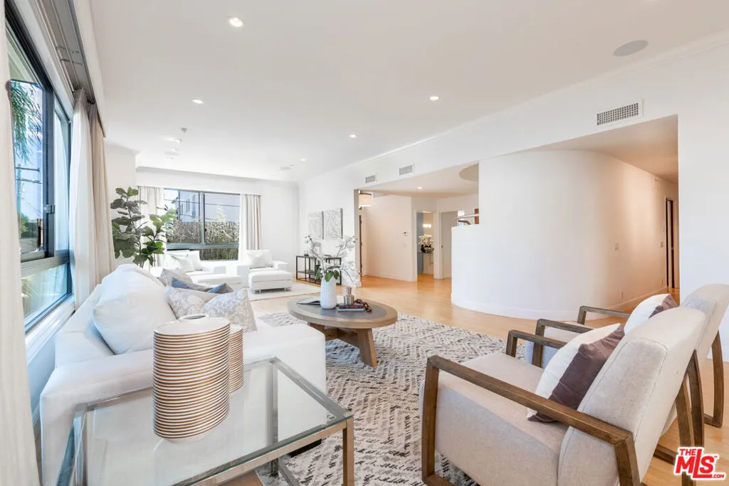 Beverly Hills, California 90212, United States, 3 Bedrooms Bedrooms, ,3 BathroomsBathrooms,Residential,Active,86746