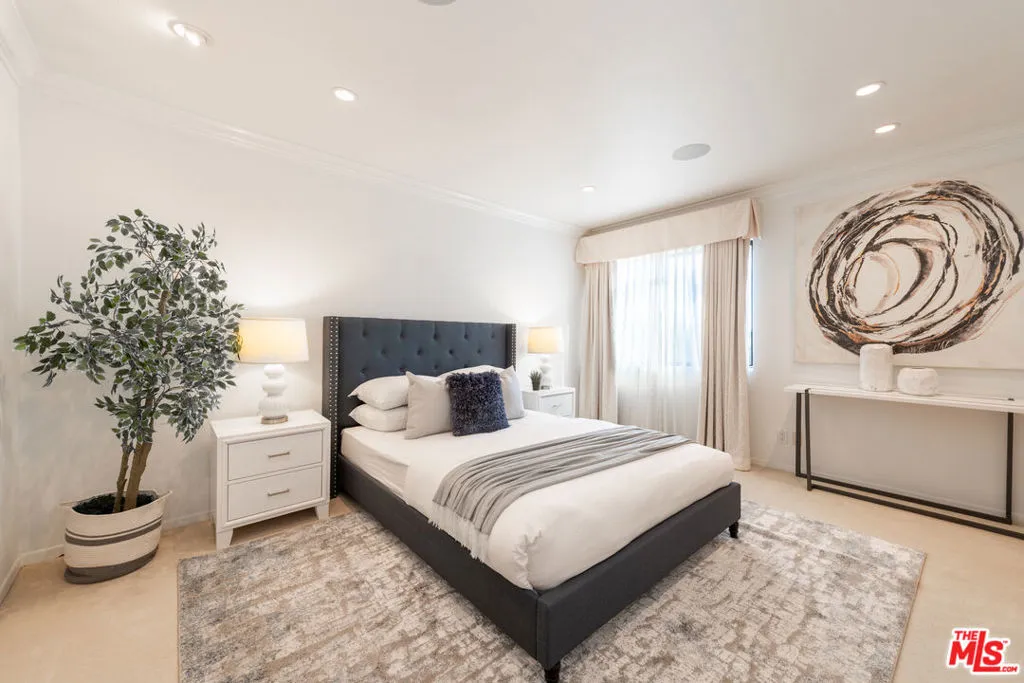 Beverly Hills, California 90212, United States, 3 Bedrooms Bedrooms, ,3 BathroomsBathrooms,Residential,Active,86746