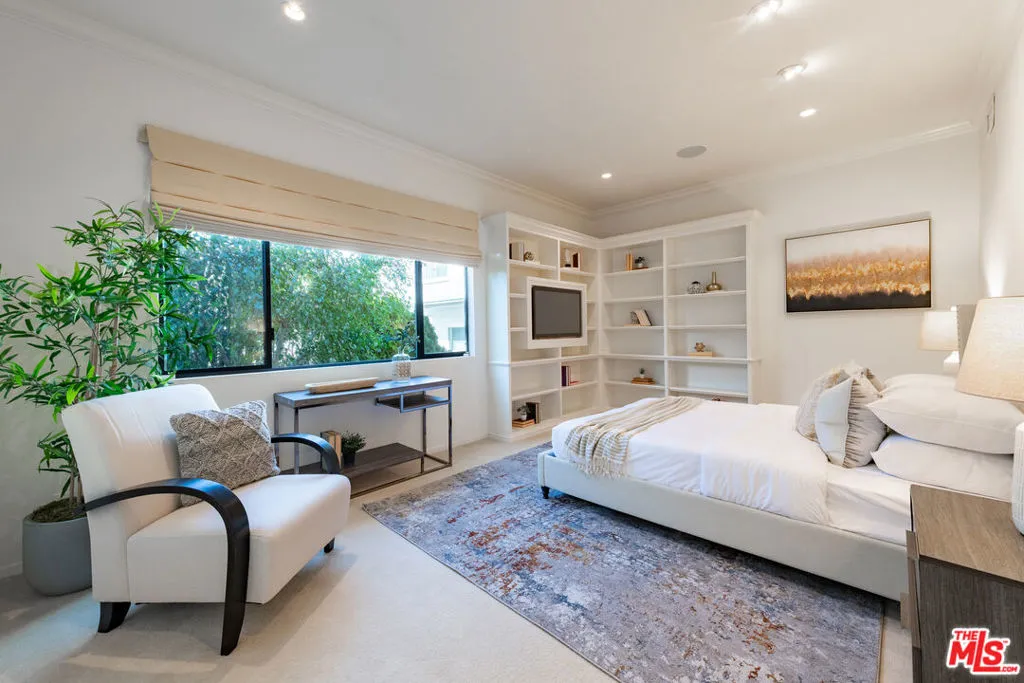 Beverly Hills, California 90212, United States, 3 Bedrooms Bedrooms, ,3 BathroomsBathrooms,Residential,Active,86746