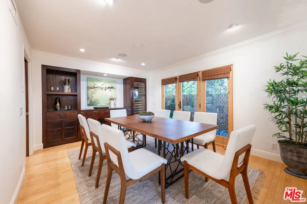 Beverly Hills, California 90212, United States, 3 Bedrooms Bedrooms, ,3 BathroomsBathrooms,Residential,Active,86746