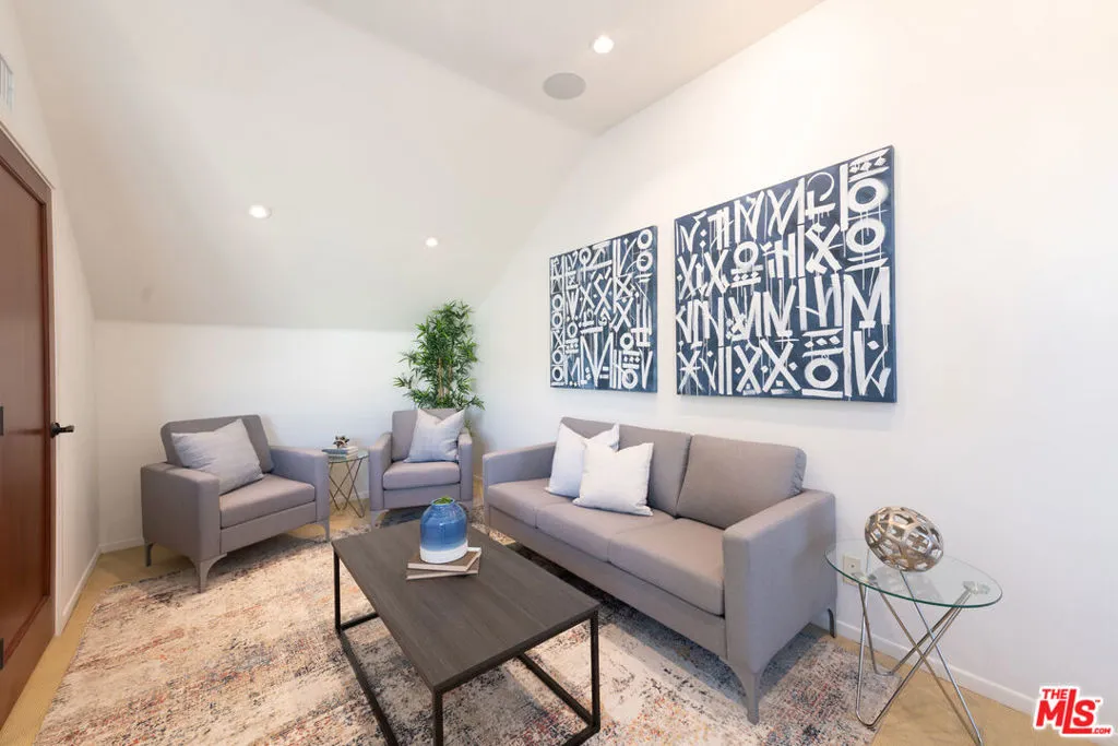 Beverly Hills, California 90212, United States, 3 Bedrooms Bedrooms, ,3 BathroomsBathrooms,Residential,Active,86746