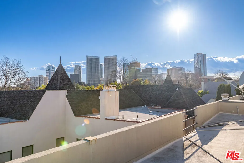 Beverly Hills, California 90212, United States, 3 Bedrooms Bedrooms, ,3 BathroomsBathrooms,Residential,Active,86746