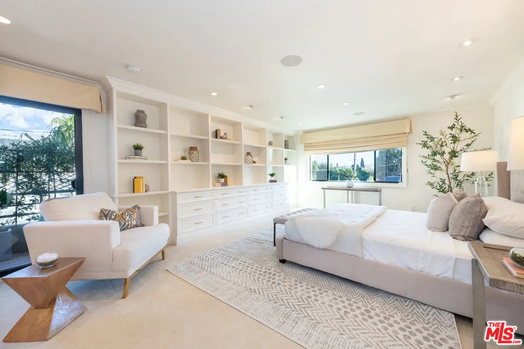 Beverly Hills, California 90212, United States, 3 Bedrooms Bedrooms, ,3 BathroomsBathrooms,Residential,Active,86746