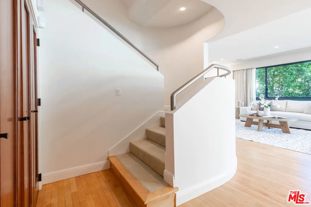 Beverly Hills, California 90212, United States, 3 Bedrooms Bedrooms, ,3 BathroomsBathrooms,Residential,Active,86746