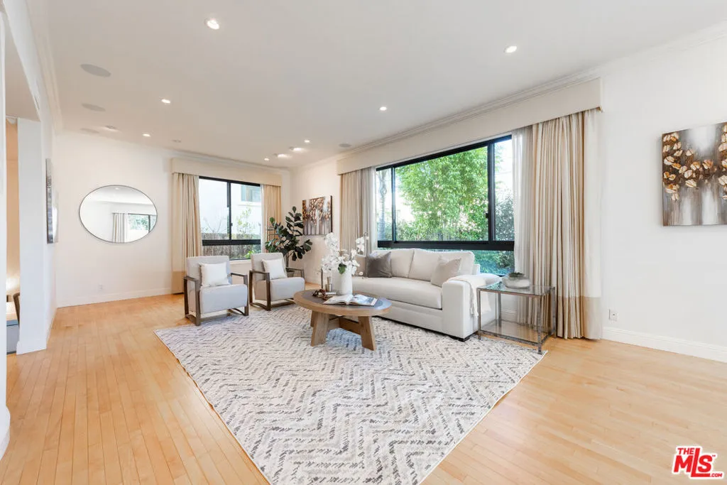 Beverly Hills, California 90212, United States, 3 Bedrooms Bedrooms, ,3 BathroomsBathrooms,Residential,Active,86746