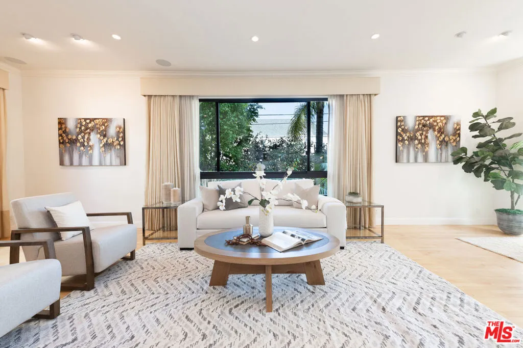 Beverly Hills, California 90212, United States, 3 Bedrooms Bedrooms, ,3 BathroomsBathrooms,Residential,Active,86746