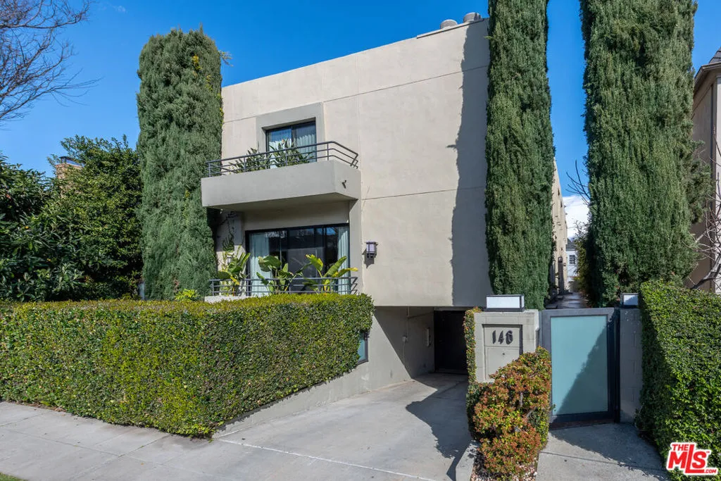 Beverly Hills, California 90212, United States, 3 Bedrooms Bedrooms, ,3 BathroomsBathrooms,Residential,Active,86746