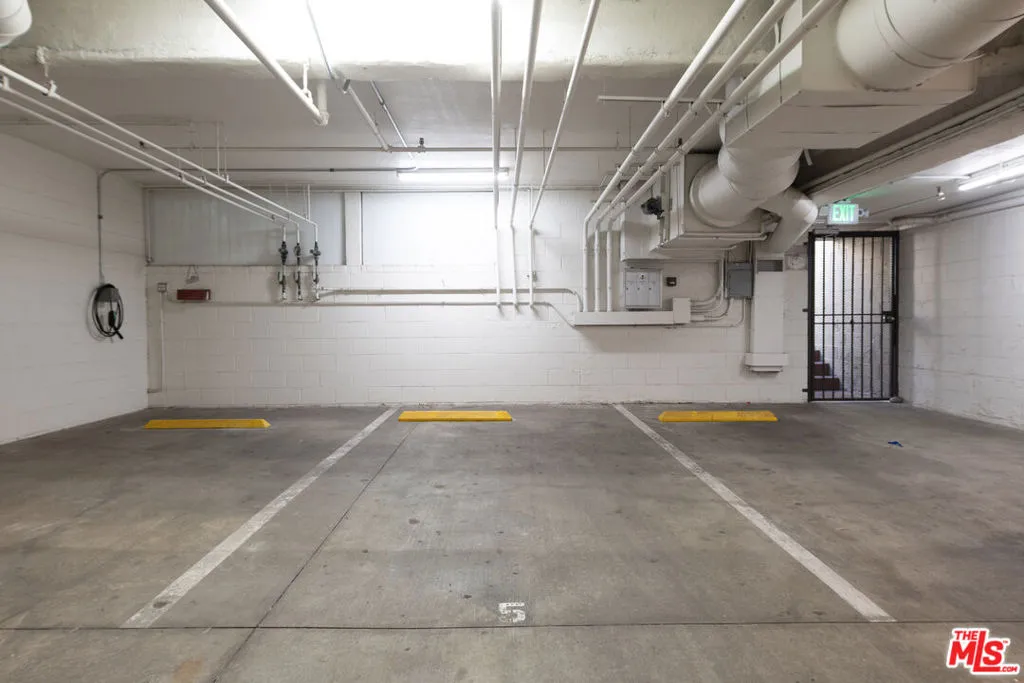 Beverly Hills, California 90212, United States, 3 Bedrooms Bedrooms, ,3 BathroomsBathrooms,Residential,Active,86746