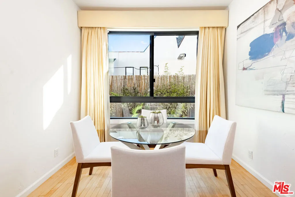 Beverly Hills, California 90212, United States, 3 Bedrooms Bedrooms, ,3 BathroomsBathrooms,Residential,Active,86746