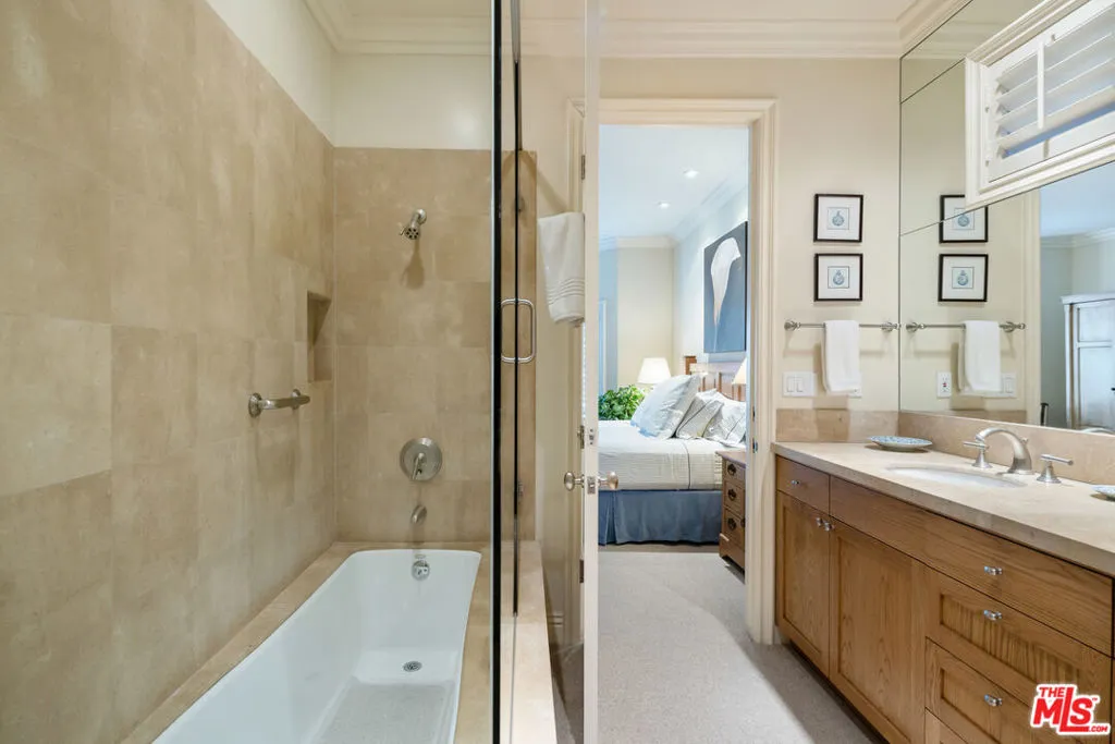 Los Angeles, California 90049, United States, 4 Bedrooms Bedrooms, ,4 BathroomsBathrooms,Residential,Active,78646