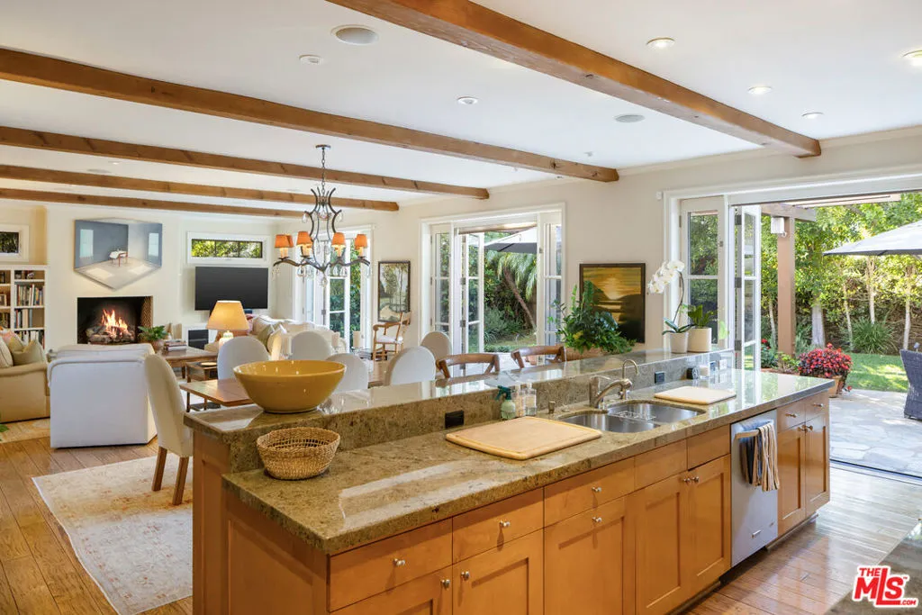 Los Angeles, California 90049, United States, 4 Bedrooms Bedrooms, ,4 BathroomsBathrooms,Residential,Active,78646