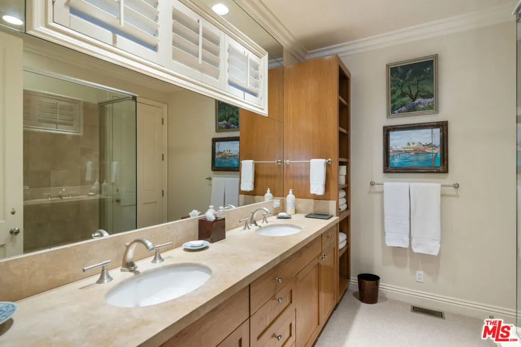 Los Angeles, California 90049, United States, 4 Bedrooms Bedrooms, ,4 BathroomsBathrooms,Residential,Active,78646