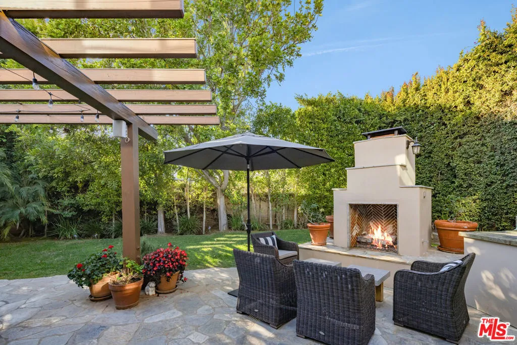 Los Angeles, California 90049, United States, 4 Bedrooms Bedrooms, ,4 BathroomsBathrooms,Residential,Active,78646