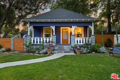 MLS: 25532457