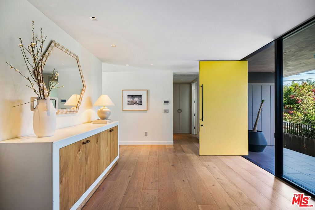 Properties 3 1933 Redcliff Street