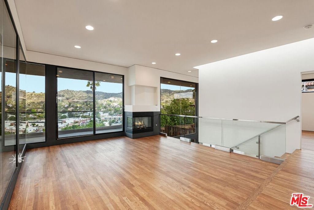 Properties 4 1325 Linda Rosa Avenue
