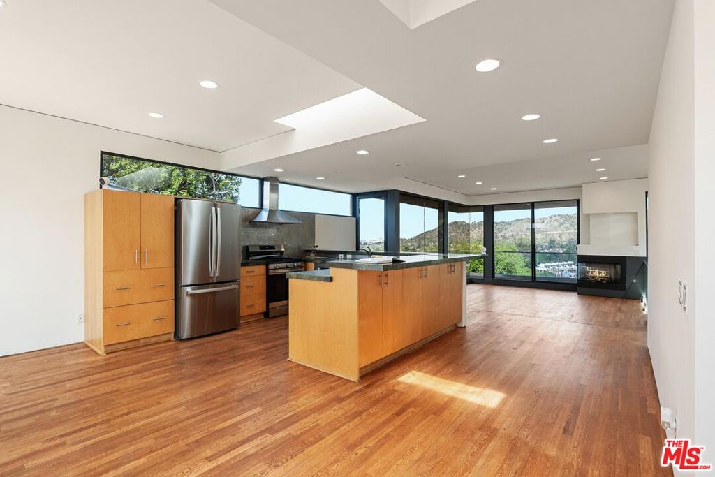 Properties 2 1325 Linda Rosa Avenue