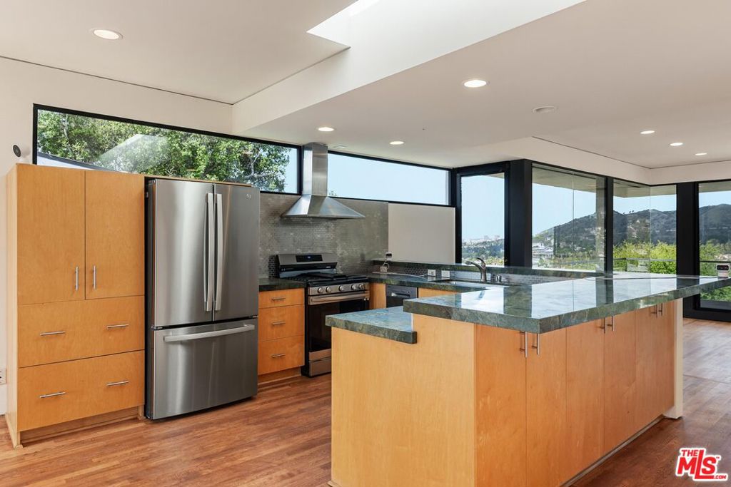 Properties 3 1325 Linda Rosa Avenue