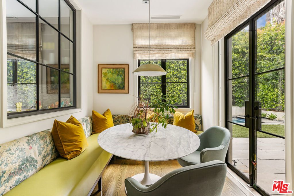 Properties 4 434 N Mansfield Avenue