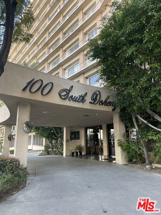100 S Doheny Drive 223