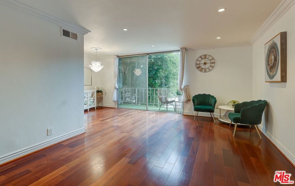 100 S Doheny Drive 223