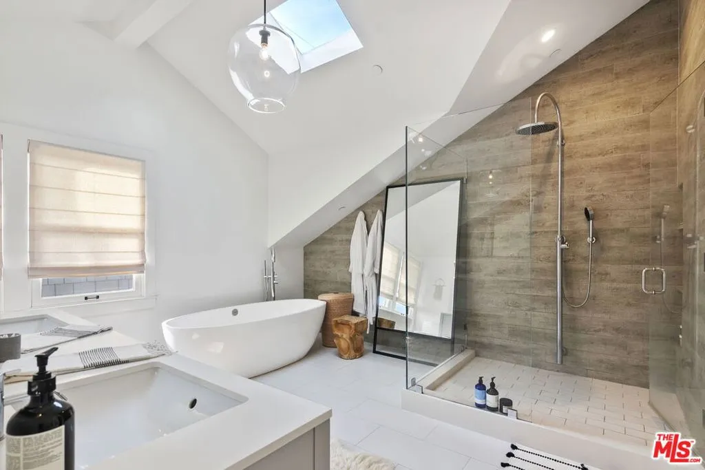 Santa Monica, California 90405, United States, 4 Bedrooms Bedrooms, ,4 BathroomsBathrooms,Residential,Active,12859