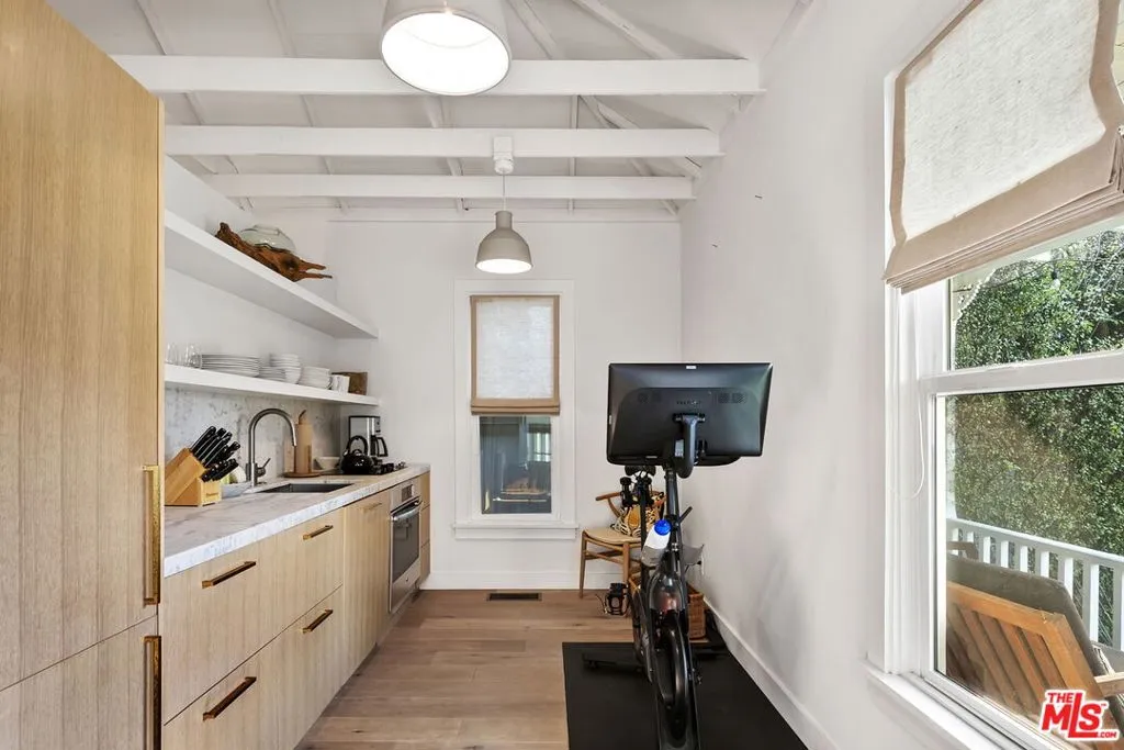 Santa Monica, California 90405, United States, 4 Bedrooms Bedrooms, ,4 BathroomsBathrooms,Residential,Active,12859