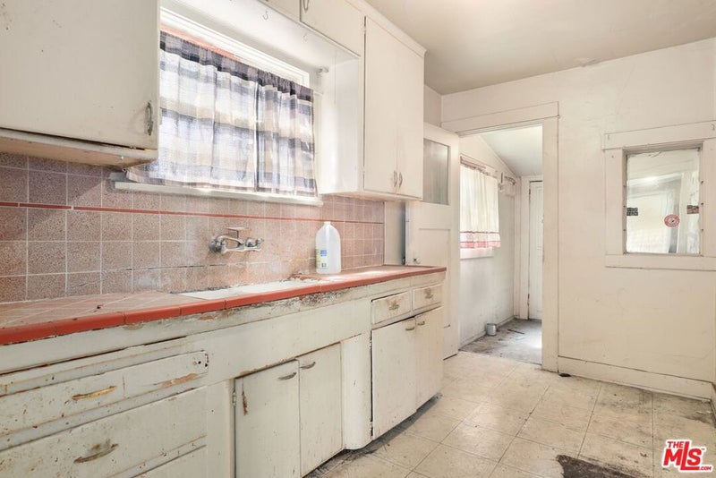 409 E 99th Street