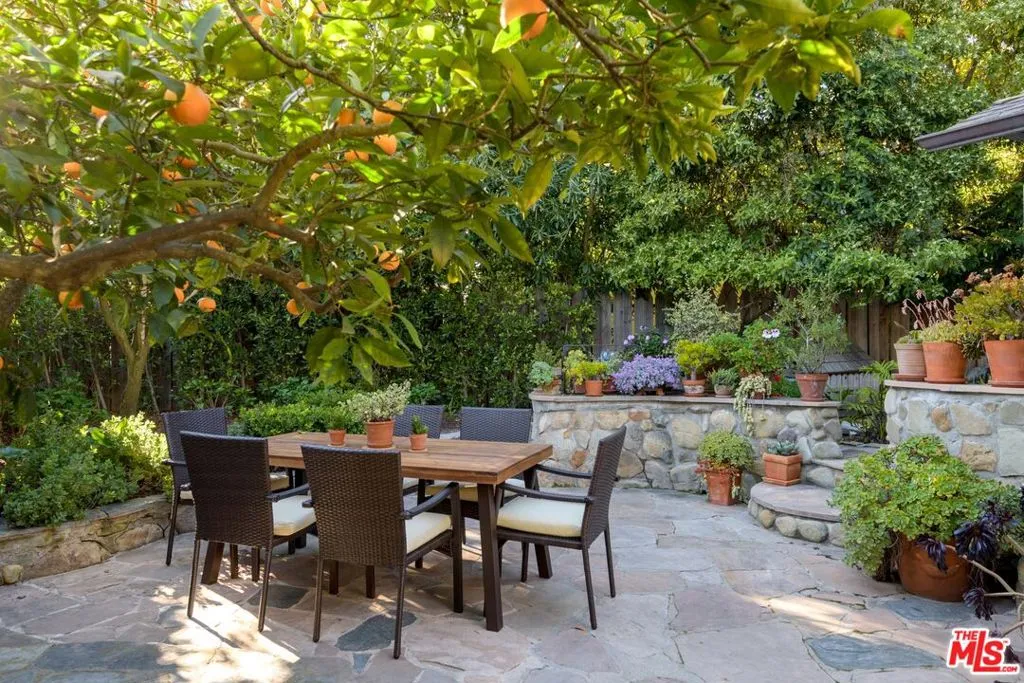 Santa Barbara, California 93108, United States, 2 Bedrooms Bedrooms, ,2 BathroomsBathrooms,Residential,Active,81849