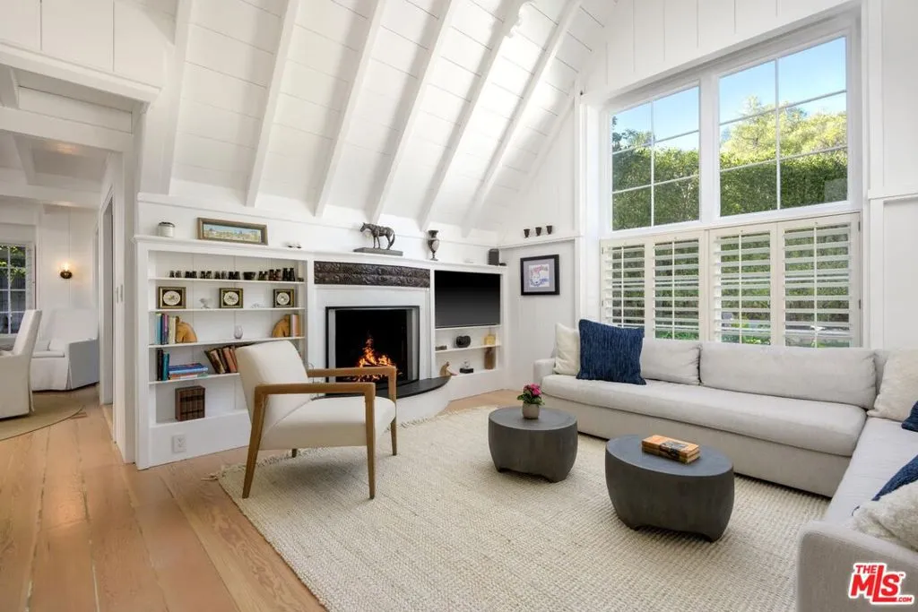 Santa Barbara, California 93108, United States, 2 Bedrooms Bedrooms, ,2 BathroomsBathrooms,Residential,Active,81849