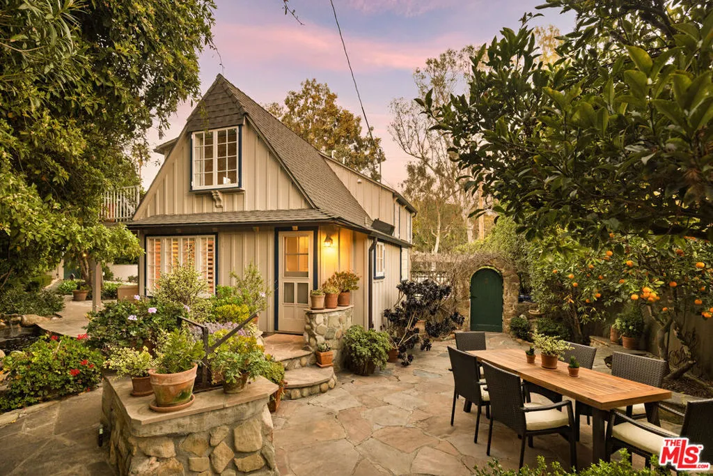 Santa Barbara, California 93108, United States, 2 Bedrooms Bedrooms, ,2 BathroomsBathrooms,Residential,Active,81849