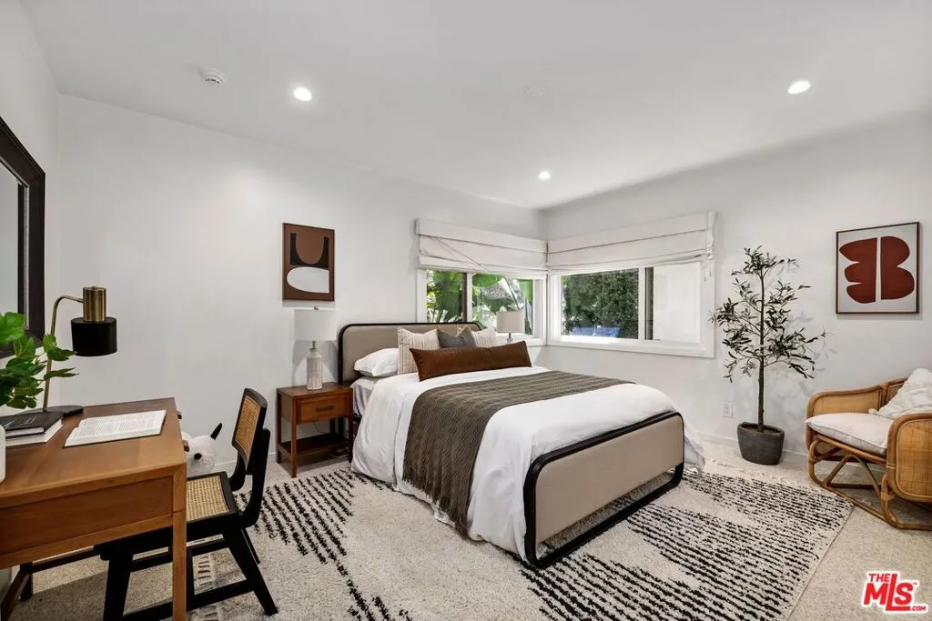 Los Angeles, California 90049, United States, 5 Bedrooms Bedrooms, ,6 BathroomsBathrooms,Residential,Pending,39052