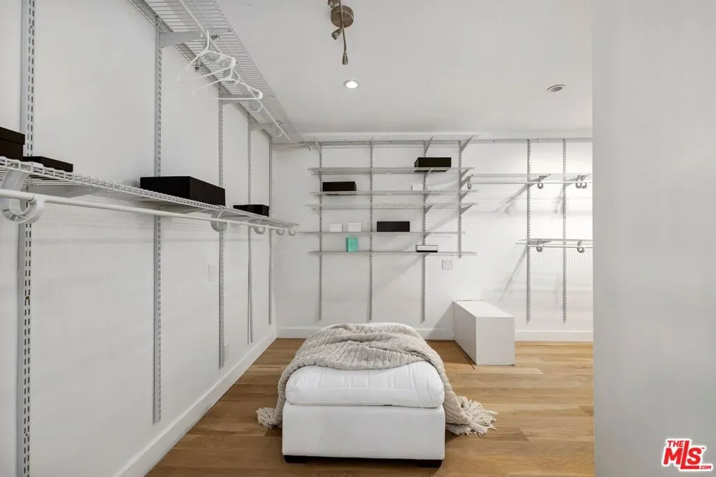 Los Angeles, California 90049, United States, 5 Bedrooms Bedrooms, ,6 BathroomsBathrooms,Residential,Pending,39052