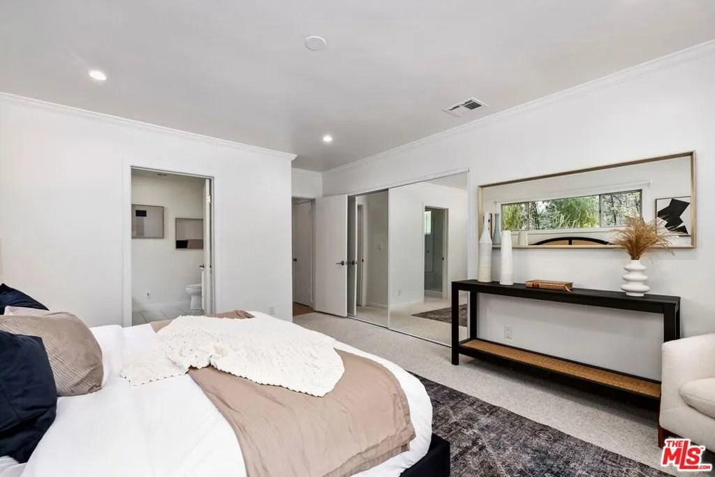 Los Angeles, California 90049, United States, 5 Bedrooms Bedrooms, ,6 BathroomsBathrooms,Residential,Pending,39052