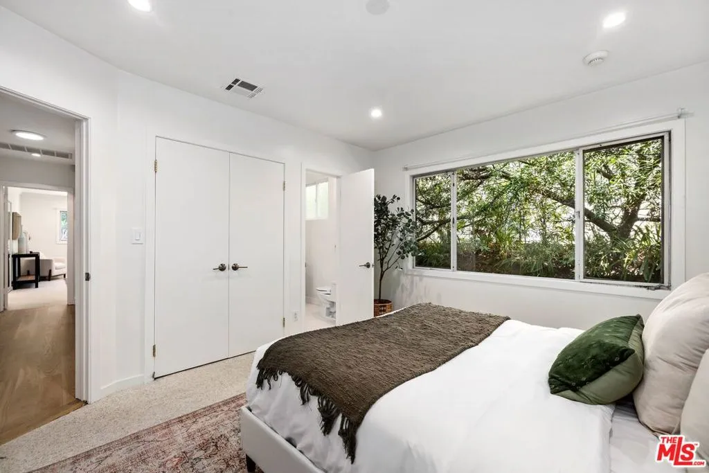 Los Angeles, California 90049, United States, 5 Bedrooms Bedrooms, ,6 BathroomsBathrooms,Residential,Pending,39052