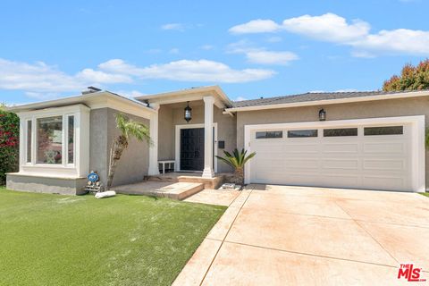 A home in Studio City