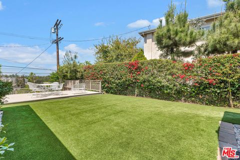 A home in Studio City