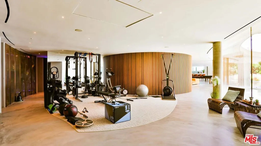 United States, 6 Bedrooms Bedrooms, ,8 BathroomsBathrooms,Residential,Active,61802